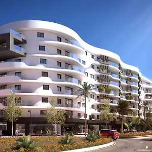 Keywise Family Luxury Infinity & Golf Apartment